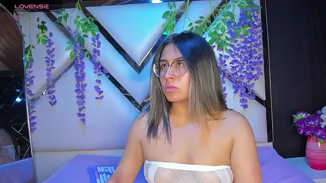 Snapshot of Freyaa_Millerr chatting on May 31, 2026, 3:26 am Freyaa Millerr online show from May 31, 2026, 3:26 am