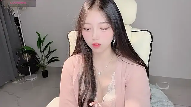Yukiy8877 online show from May 3, 2026, 12:33 pm