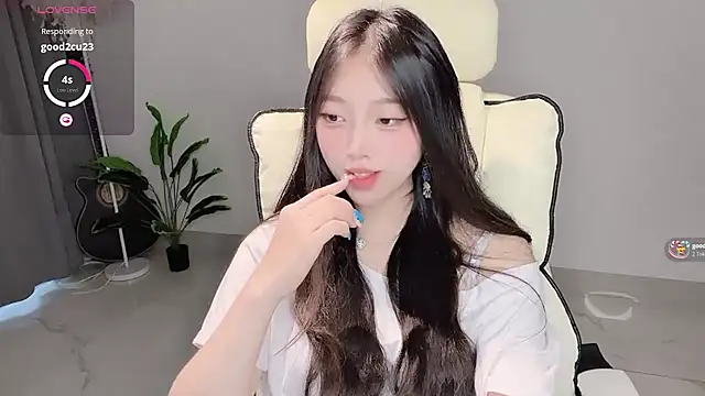 Yukiy8877 online show from May 5, 2026, 12:51 am