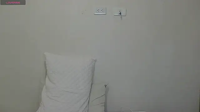 Snapshot of zyra_vex chatting on June 11, 2026, 12:32 am zyra vex online show from June 11, 2026, 12:32 am