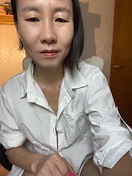 Snapshot of lilysister66 chatting on June 19, 2026, 4:33 pm lilysister66 online show from June 19, 2026, 4:33 pm