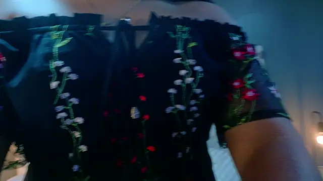 AhslyEvans   online show from March 27, 2026, 11:54 am