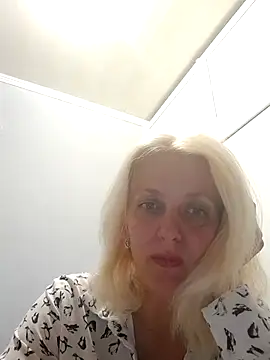 MiaLove183 online show from July 13, 2026, 1:58 pm