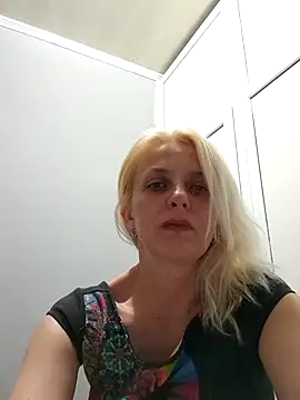 MiaLove183 online show from July 15, 2026, 2:44 pm