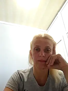 MiaLove183 online show from July 20, 2026, 1:35 pm
