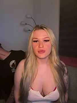 Snapshot of tiiffyy chatting on April 14, 2026, 7:42 pm tiiffyy online show from April 14, 2026, 7:42 pm