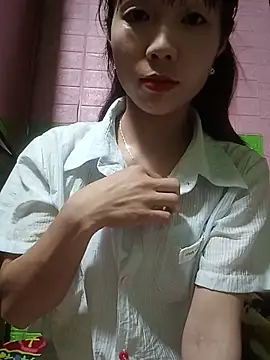 Snapshot of AmyLinee01 chatting on May 13, 2026, 10:12 am AmyLinee01 online show from May 13, 2026, 10:12 am
