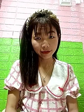 Snapshot of AmyLinee01 chatting on June 13, 2026, 7:06 am AmyLinee01 online show from June 13, 2026, 7:06 am