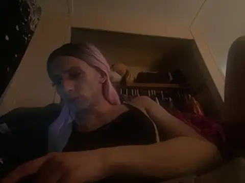 AlexAndriaStrips online show from March 21, 2026, 9:07 pm