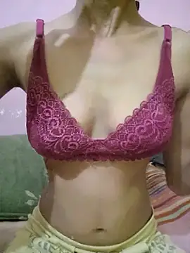 Snapshot of Curvy_Amyra chatting on May 11, 2026, 6:05 pm Curvy Amyra online show from May 11, 2026, 6:05 pm