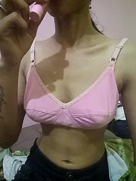Snapshot of Curvy_Amyra chatting on May 18, 2026, 6:03 pm Curvy Amyra online show from May 18, 2026, 6:03 pm