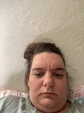 DaddysLiLNaughtyWife online show from April 21, 2026, 3:28 pm