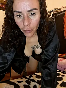chiquitilla41 online show from May 21, 2026, 11:56 pm