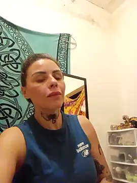 chiquitilla41 online show from May 29, 2026, 1:25 am