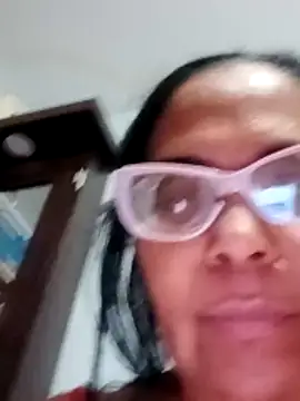 Snapshot of sexymomsn chatting on April 6, 2026, 12:08 am sexymomsn online show from April 6, 2026, 12:08 am