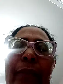 Snapshot of sexymomsn chatting on April 15, 2026, 6:15 pm sexymomsn online show from April 15, 2026, 6:15 pm