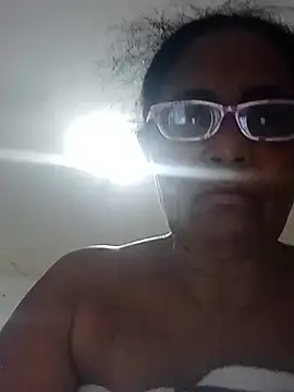 sexymomsn online show from July 28, 2026, 2:24 pm