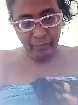 sexymomsn online show from August 5, 2026, 7:38 pm