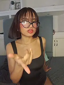 Snapshot of Lucy_Em chatting on May 11, 2026, 12:11 pm Lucy Em online show from May 11, 2026, 12:11 pm