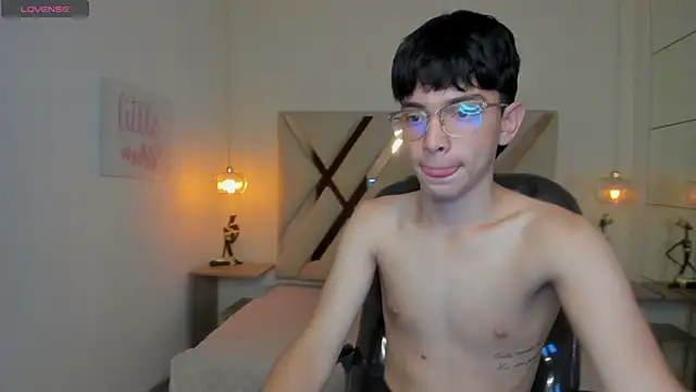 SantiTwinkyy online show from March 30, 2026, 2:40 pm