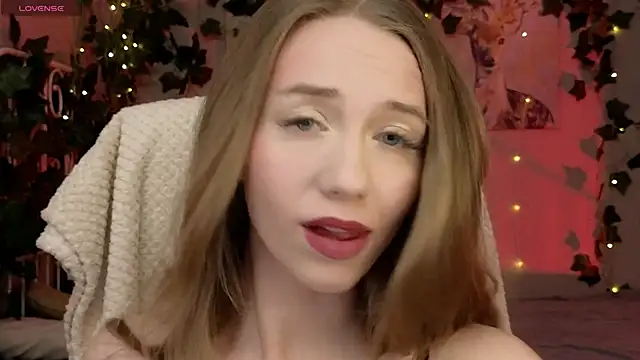 Snapshot of TonyRaymon chatting on April 18, 2026, 12:42 pm TonyRaymon online show from April 18, 2026, 12:42 pm