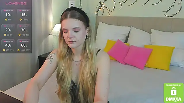 Snapshot of Emma_peach chatting on June 6, 2026, 7:57 am Emma peach online show from June 6, 2026, 7:57 am