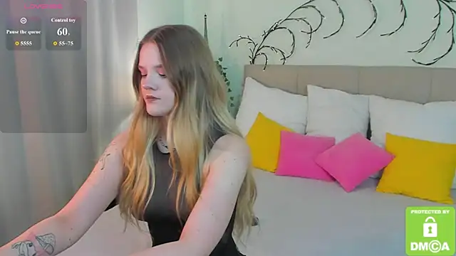 Snapshot of Emma_peach chatting on June 10, 2026, 7:51 am Emma peach online show from June 10, 2026, 7:51 am
