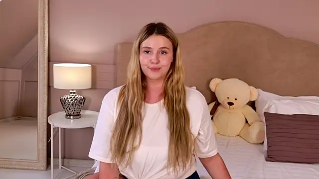 Snapshot of CharlotteAtwoood chatting on June 14, 2026, 4:09 pm CharlotteAtwoood online show from June 14, 2026, 4:09 pm
