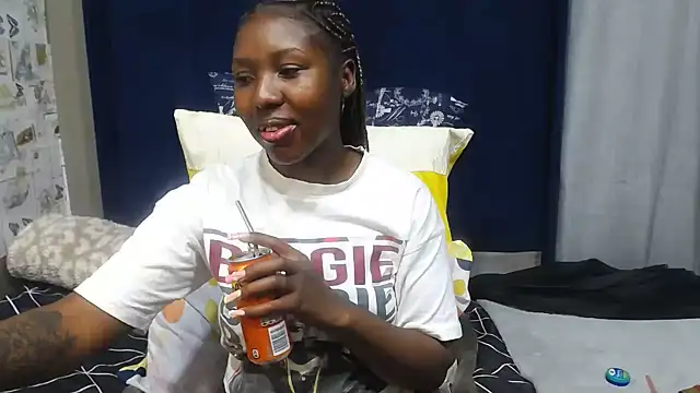 Candylips22 online show from July 24, 2026, 7:56 pm