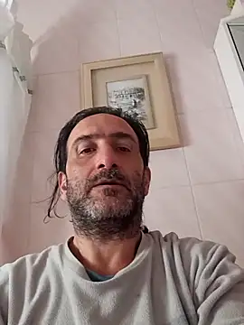 Snapshot of DanTrov79 chatting on April 18, 2026, 9:35 am DanTrov79 online show from April 18, 2026, 9:35 am