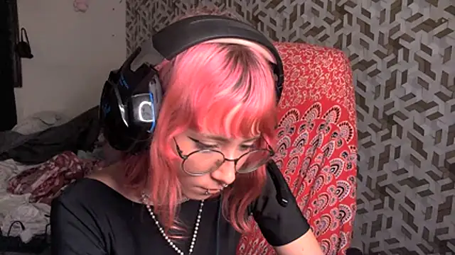 Snapshot of Moon_ chatting on August 7, 2026, 10:12 pm Moon online show from August 7, 2026, 10:12 pm