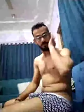 Alimohamed08 online show from April 8, 2026, 8:31 pm
