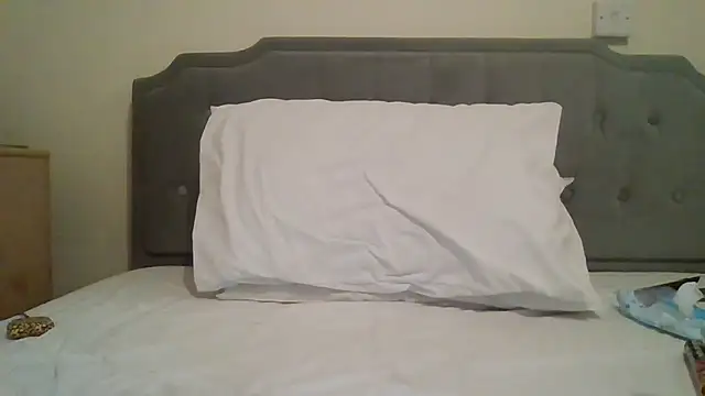 feetlovrr94 online show from March 28, 2026, 9:25 pm