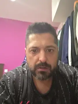Snapshot of Muchos_cogios chatting on August 4, 2026, 2:37 am Muchos cogios online show from August 4, 2026, 2:37 am