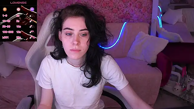 CurleyBlueEyes online show from March 27, 2026, 1:44 pm