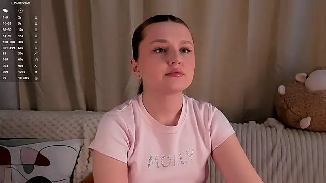 LorriMonz online show from May 6, 2026, 1:36 am