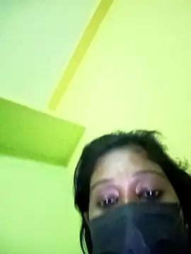 bannerjeesneha20 online show from April 18, 2026, 10:54 pm