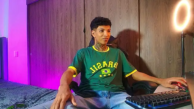 Snapshot of im_Usuga chatting on March 26, 2026, 5:35 am im Usuga online show from March 26, 2026, 5:35 am