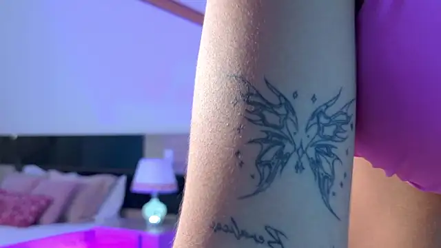 Snapshot of LindaBenetti chatting on March 30, 2026, 12:06 pm LindaBenetti online show from March 30, 2026, 12:06 pm