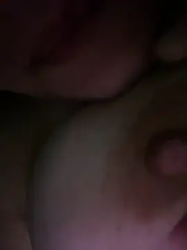 isadora437 online show from April 3, 2026, 10:35 am