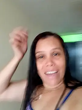 Snapshot of alexandra-queen chatting on April 27, 2026, 5:55 pm alexandra-queen online show from April 27, 2026, 5:55 pm