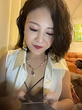 Snapshot of Lola666999 chatting on May 18, 2026, 4:13 pm Lola666999 online show from May 18, 2026, 4:13 pm