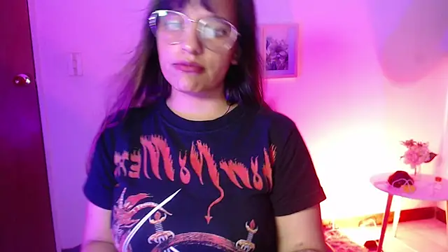 Snapshot of Ivvy_Bloom chatting on May 26, 2026, 3:13 am Ivvy Bloom online show from May 26, 2026, 3:13 am