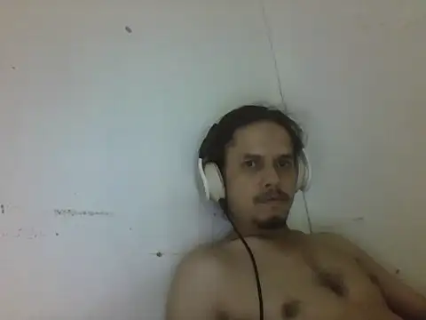 Snapshot of Raku2386 chatting on April 14, 2026, 5:46 am Raku2386 online show from April 14, 2026, 5:46 am