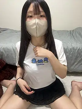 momo chi o0 online show from May 11, 2026, 4:37 pm