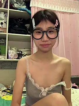 nina5201 online show from April 7, 2026, 4:07 pm