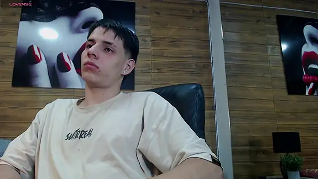 RoaSexi25 online show from March 25, 2026, 3:01 am