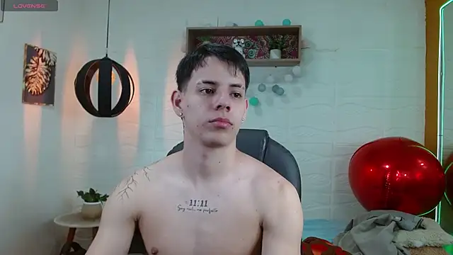 RoaSexi25 online show from March 31, 2026, 1:18 am