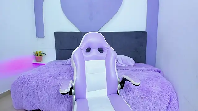 Snapshot of princess_skinny_ chatting on July 3, 2026, 2:40 am princess skinny online show from July 3, 2026, 2:40 am