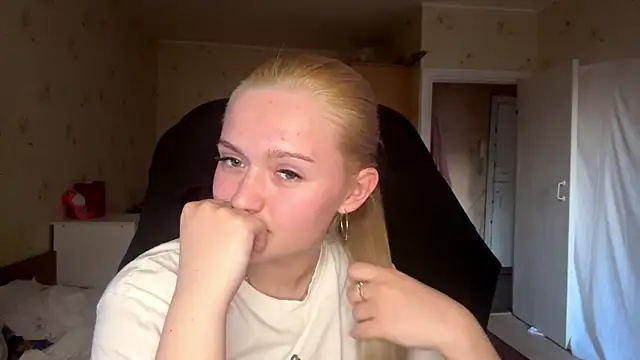 Sophia Blonde online show from March 31, 2026, 2:39 pm